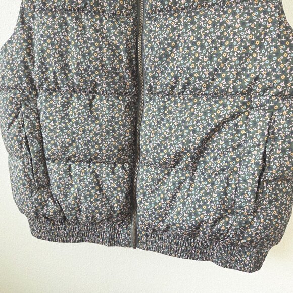 Universal Thread Puffer Vest Size M Green Floral Sherpa Collar Full Zip Winter - Picture 4 of 8